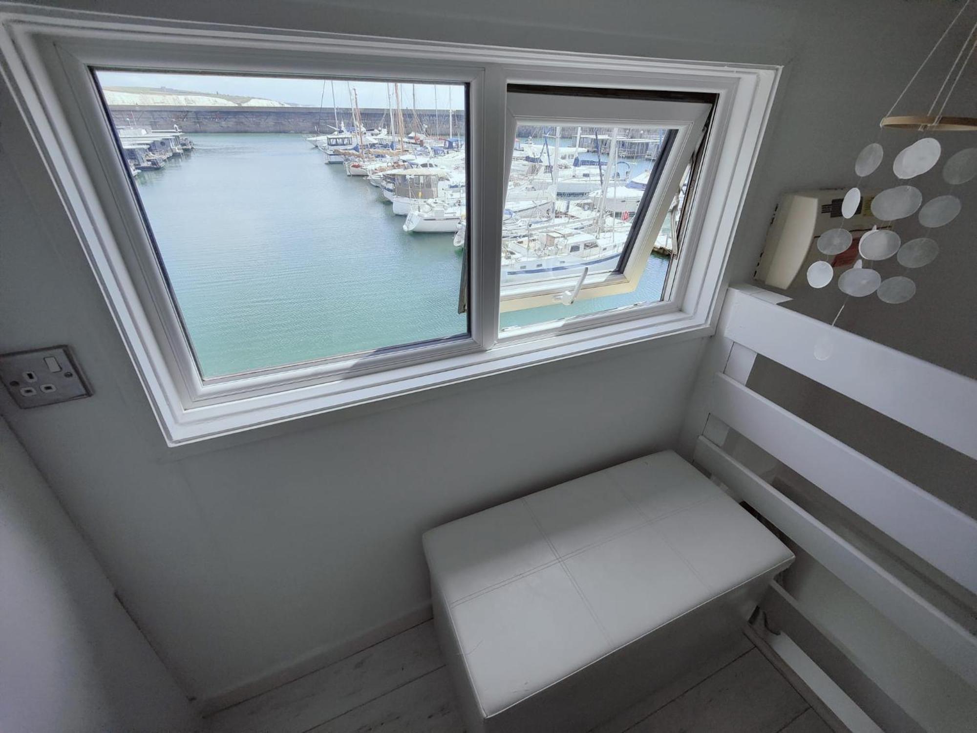 Apartment Tiny Float *