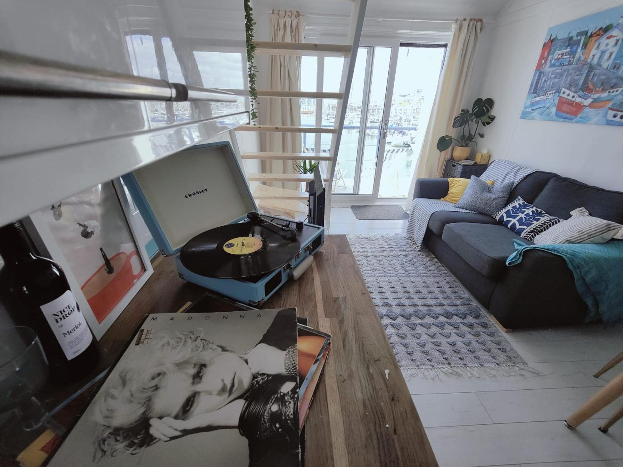 Apartment Tiny Float *