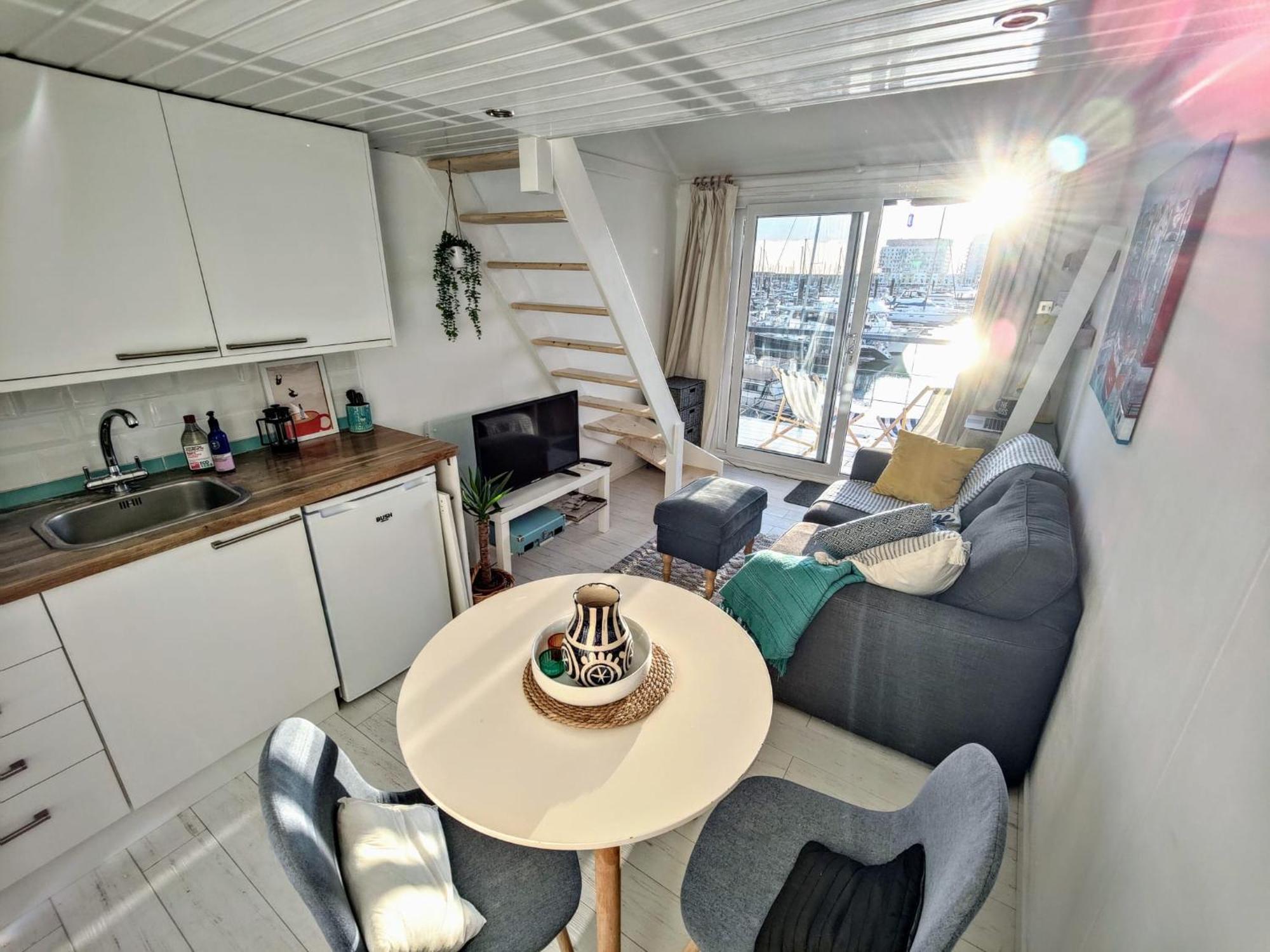 Apartment Tiny Float *
